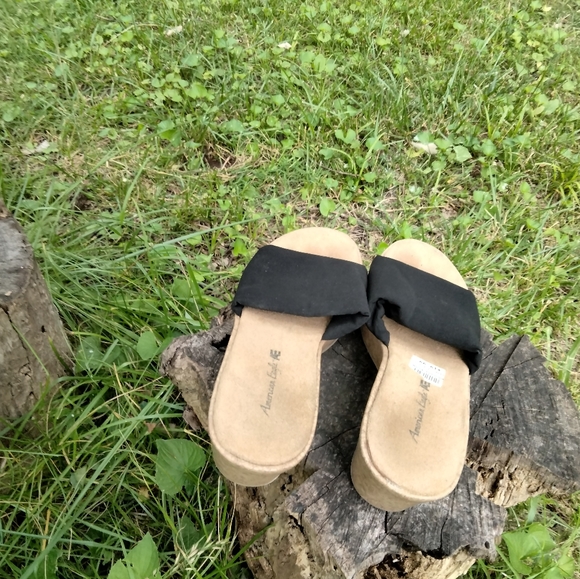 American Eagle Sandals in size 7.5M - Picture 3 of 4